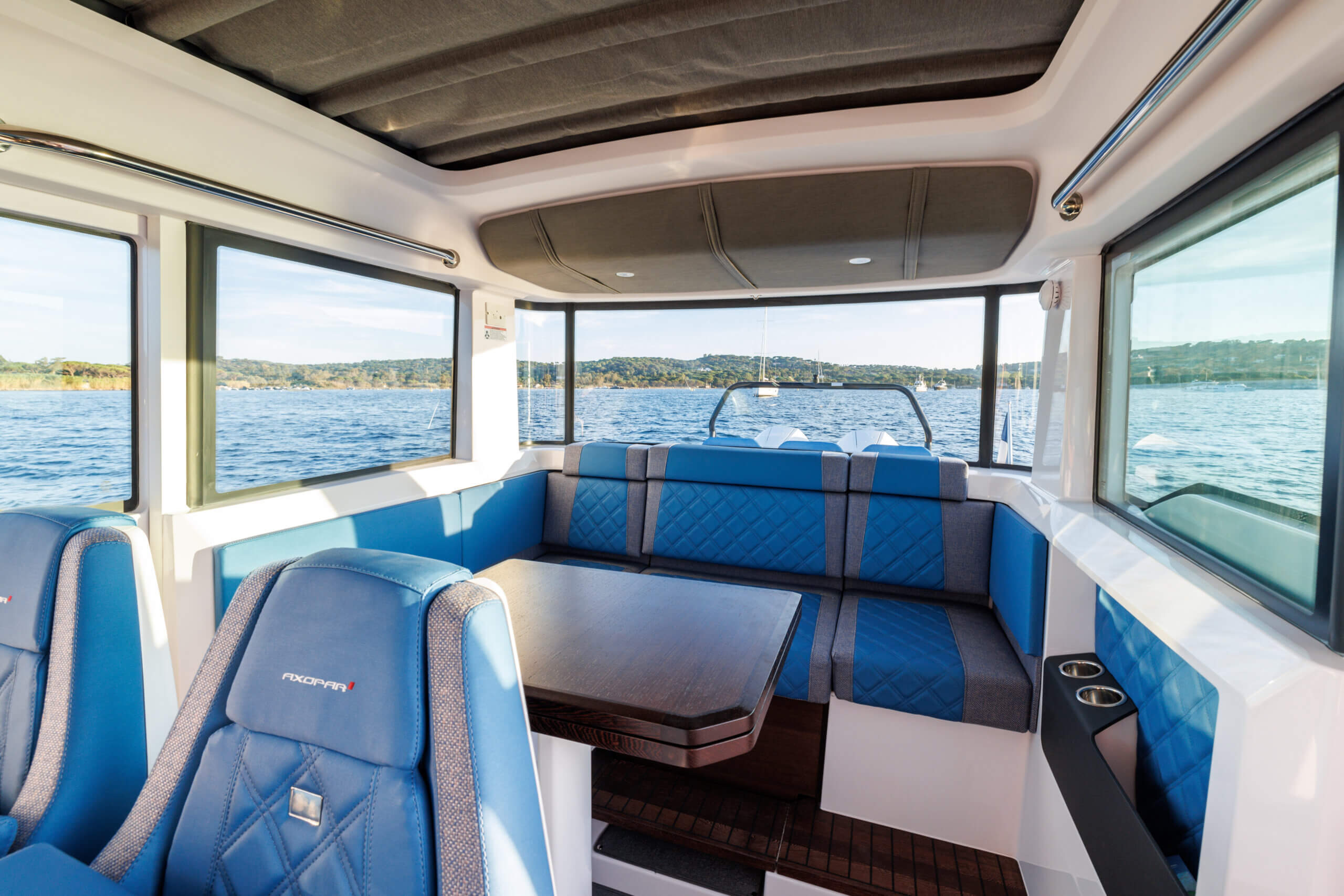 37_XC_Gallery_0000_Axopar-37-XC-Cross-Cabin_MY2024_099A3625