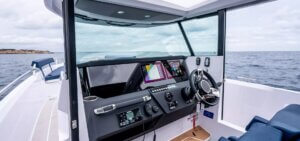 SH29XC_0001_Axopar-29-XC-Cross-Cabin_DSC00952__FillWzE5MjAsOTA1XQ_WebP~jpg